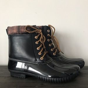 Duck boots 9